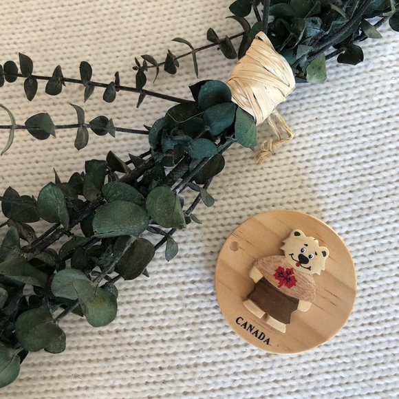 Wooden Canada Bear Trinket Box - Picture 2 of 2